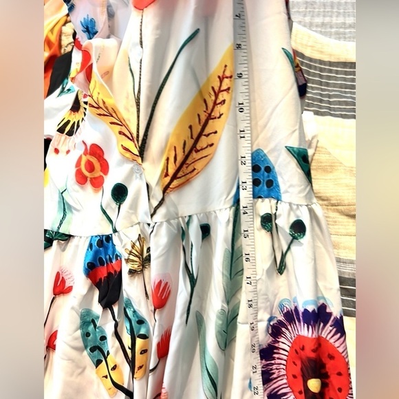 Gorgeous Button-Neck Lightweight Dress, Flowy, Floral, Fabulous, Size Small - Picture 9 of 10